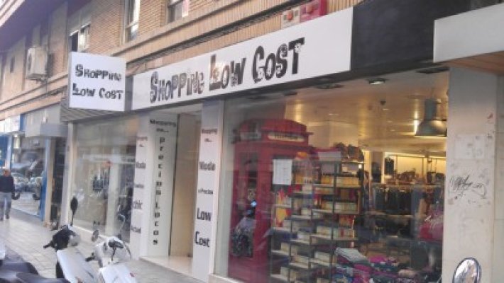 Leonardo deschide magazin cu haine low-cost